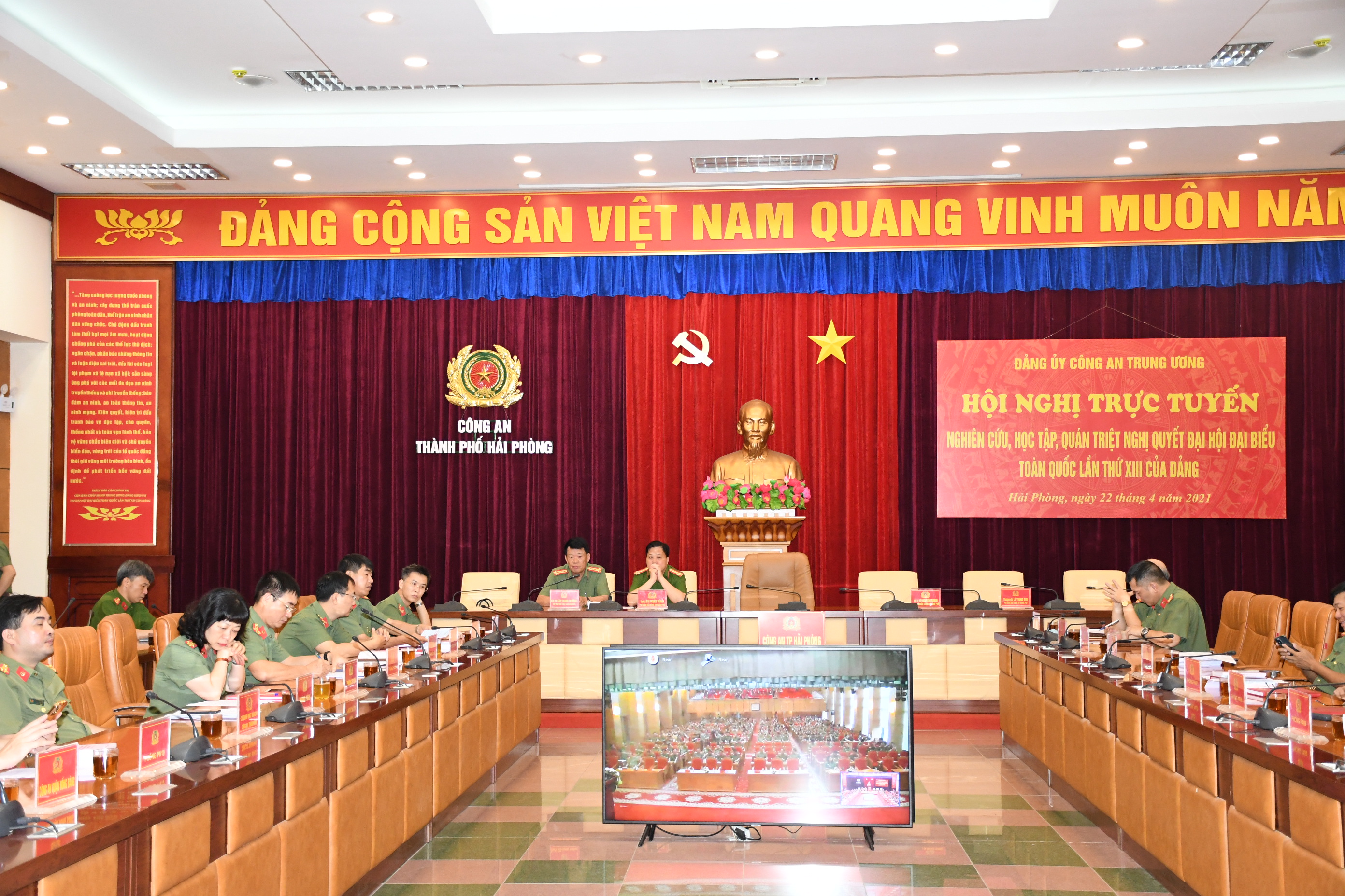 Nghiên cứu, học tập, quán triệt Nghị quyết Đại hội đại biểu toàn quốc lần thứ XIII của Đảng trong Công an nhân dân